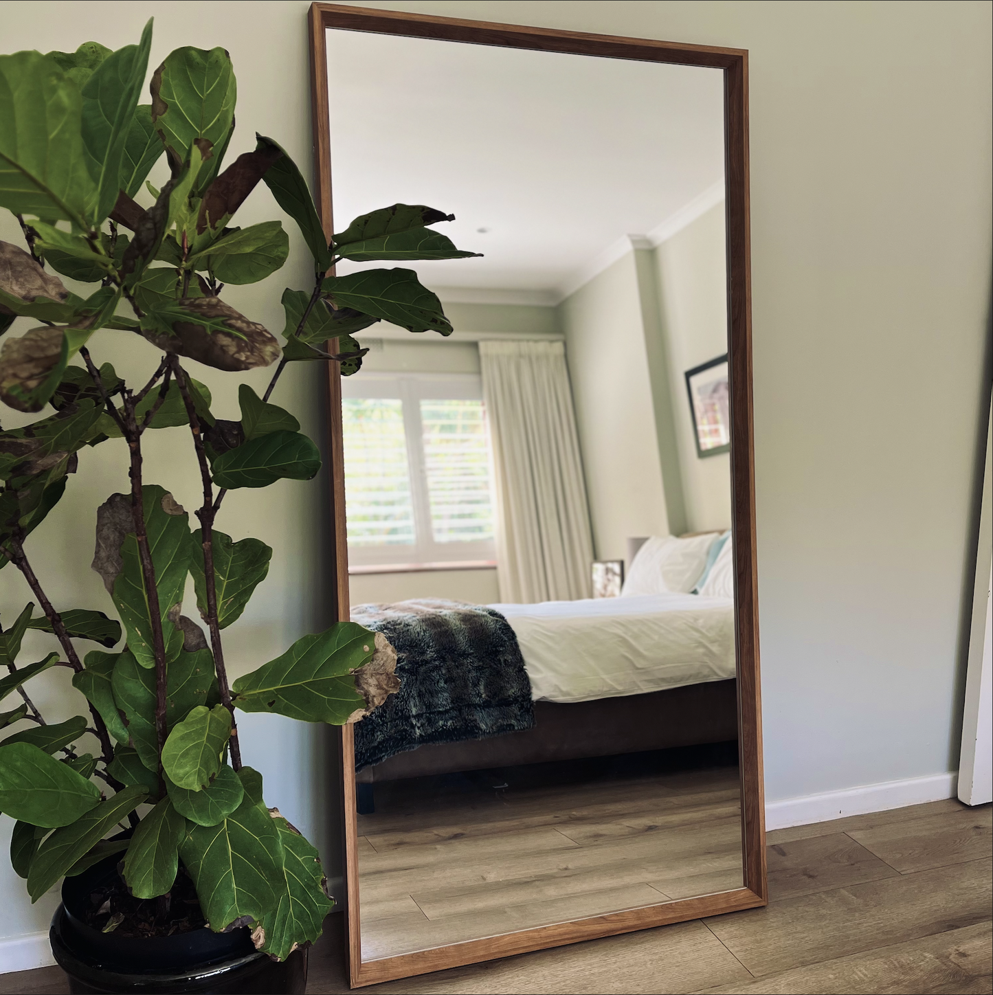 Freestanding Mountable Mirror